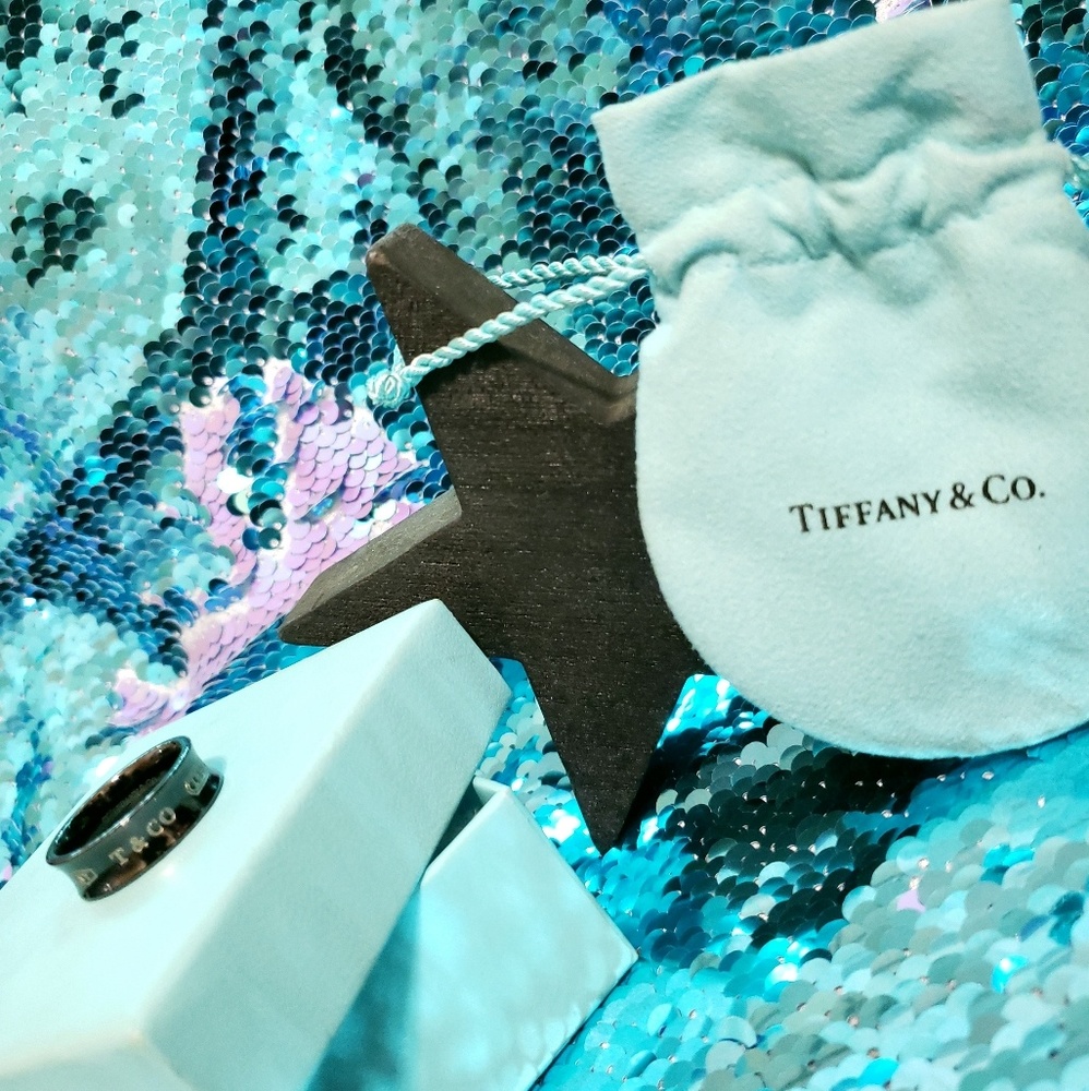 TIFFANY & CO. BLACK TITANIUM RING